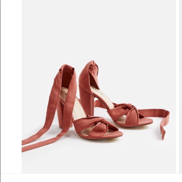 Laced up high heels - Picture 2 of 6